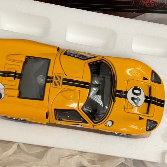 Die cast 1966 GT Mark 11 7 liter/427 just open box to take photos - Picture 4 of 11